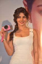Priyanka Chopra launches Nikon 1 cameras in Mumbai on 21st March 2012 (56).JPG